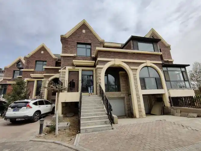 贵港市港北区金港大道商铺3间整体拍卖